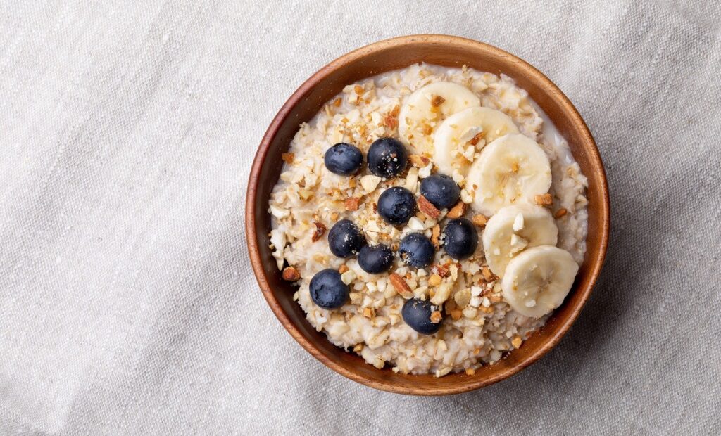 bowl-of-oatmeal-with-fruit