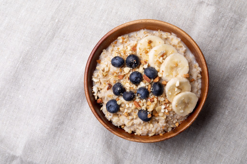 bowl-of-oatmeal-with-fruit